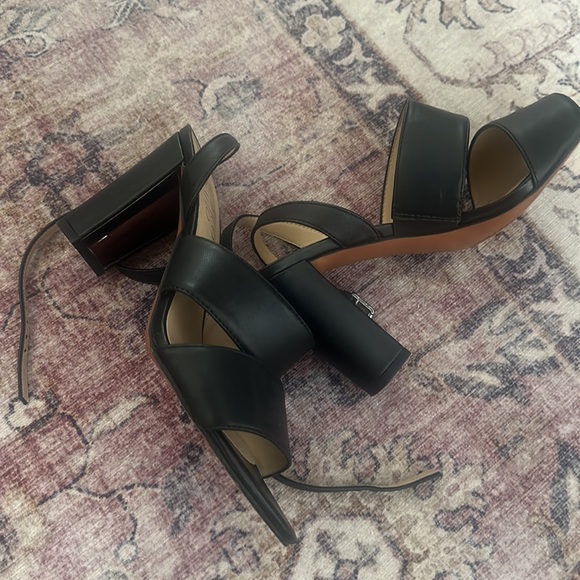 Franco Sarto Haneli block heel wrap ankle sandals in black leather - Picture 7 of 7